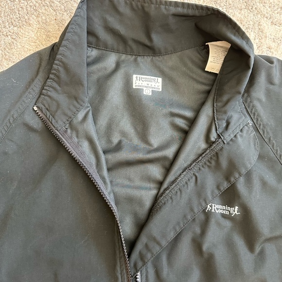 Running Room Men's Black Jacket with Reflective Stripes - Picture 2 of 6